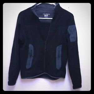 Black polartec Arc'Teryx polyester jacket